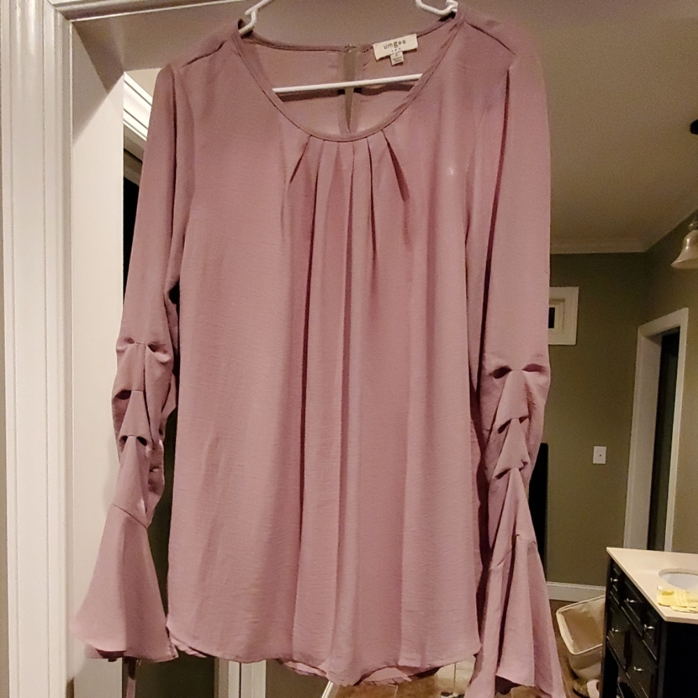 Boutique flare sleeved blouse